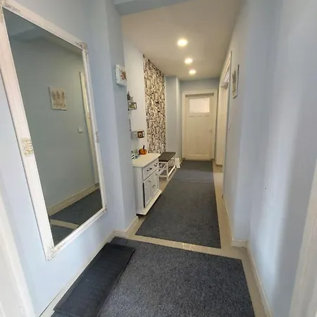 Cozy Spot By The Lions' Bridge Apartment Sofia