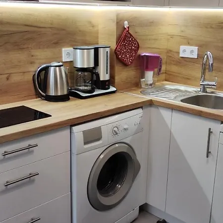 Cozy Spot By The Lions' Bridge