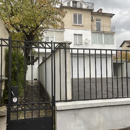 Cozy Spot By The Lions' Bridge Apartmán *