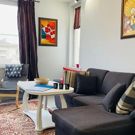 Апартаменты Cozy Spot By The Lions' Bridge