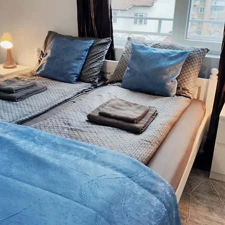 Апартаменты Cozy Spot By The Lions' Bridge *