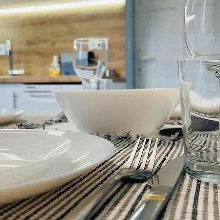 Апартаменты Cozy Spot By The Lions' Bridge *