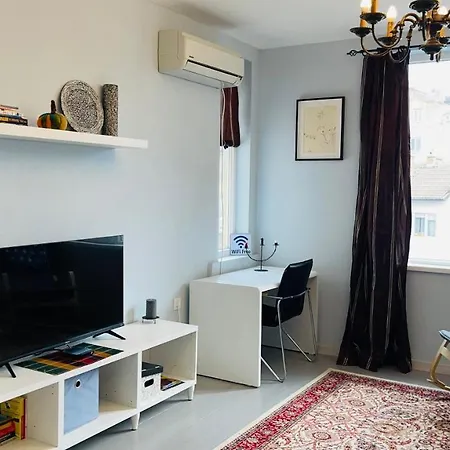 Cozy Spot By The Lions' Bridge *