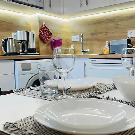 Cozy Spot By The Lions' Bridge