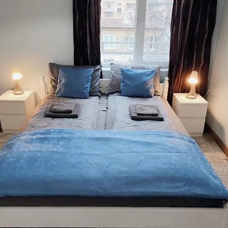 Апартаменты Cozy Spot By The Lions' Bridge София