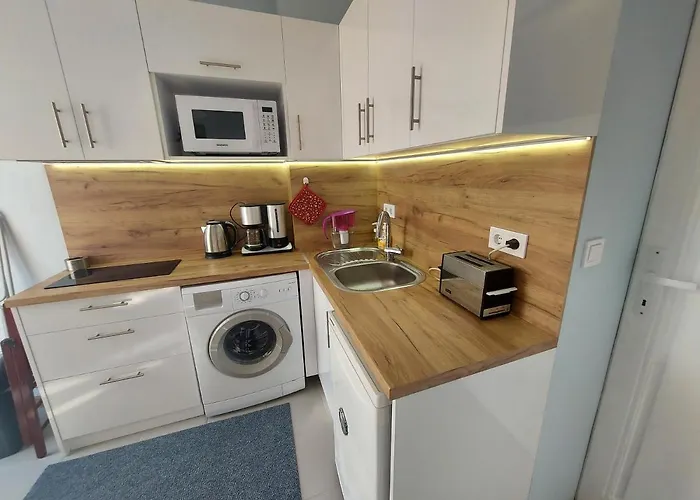 Cozy Spot By The Lions' Bridge *