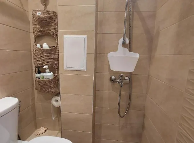 Cozy Spot By The Lions' Bridge