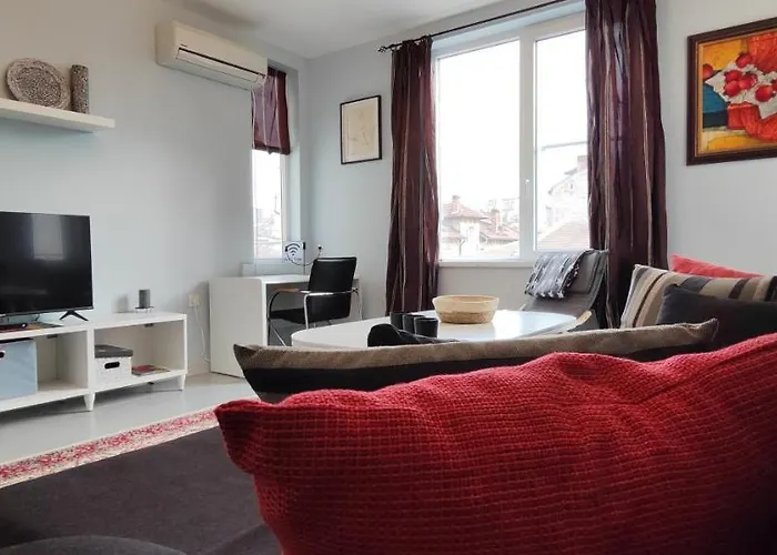 Cozy Spot By The Lions' Bridge