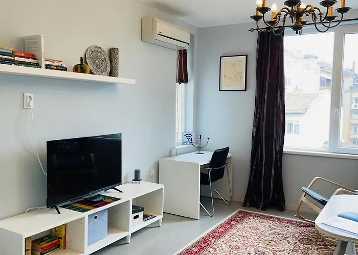 Cozy Spot By The Lions' Bridge *