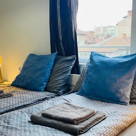 Cozy Spot By The Lions' Bridge Sofya